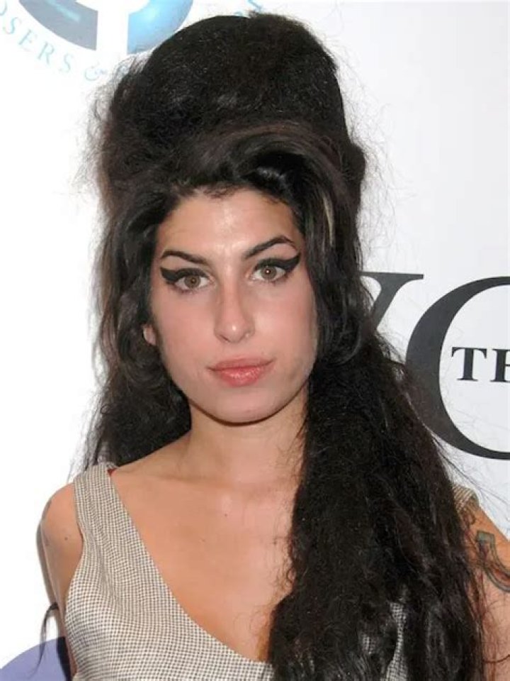 Amy Winehouse Net Worth, Bio, Age, Height, Husband, Family 2024