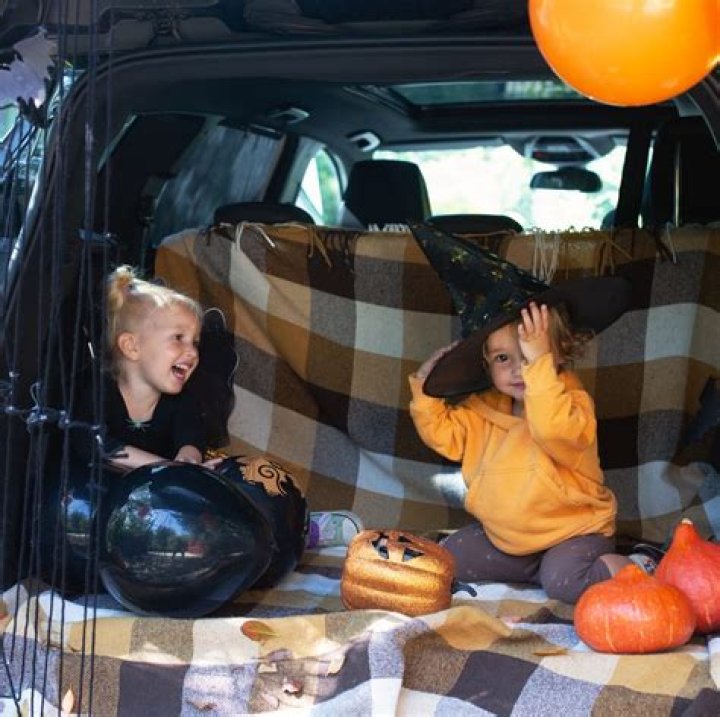 🎃 Halloween Trunk-or-Treat | Macaroni KID Lincoln