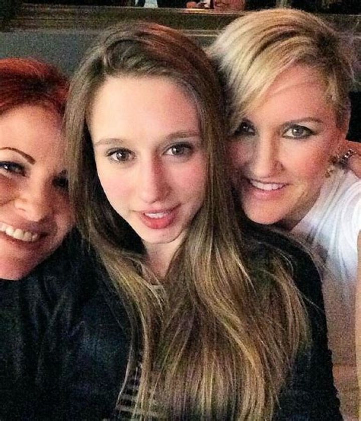 Laryssa Farmiga Bio: Net Worth, Age, Sisters, Parents, Career, Married, Facts About Vera Farmiga Sister