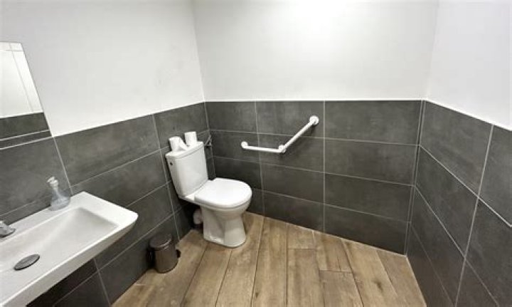 Les toilettes sont-elles obligatoires dans les commerces ?