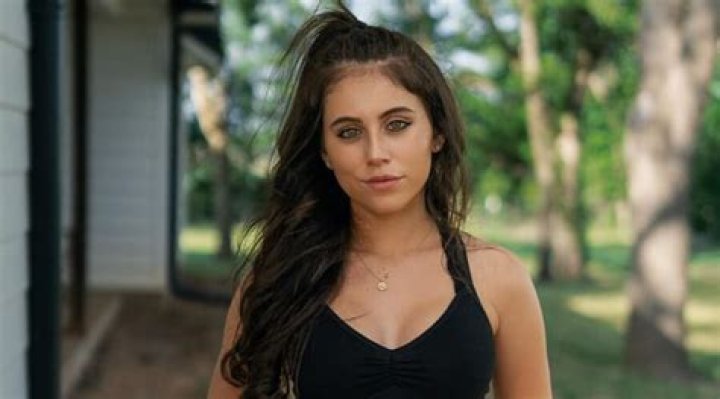 Violet Summers Bio, Wiki, Education, Age, Height, Family, Before Fame, Career, Net Worth, Husband, and  More